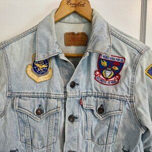 Vintage Levi's Denim Jacket with Patches - W's M, M's S